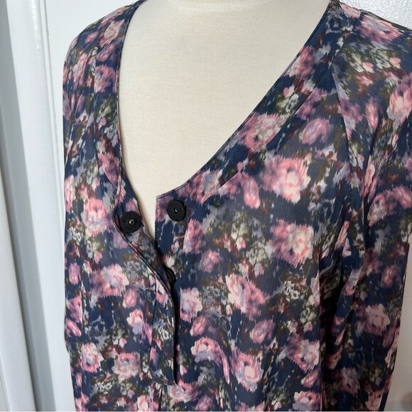 Stitch Fix NSR Blouse Purple Semi Sheer Watercolor Monet Floral Print Navy Top - Picture 2 of 7